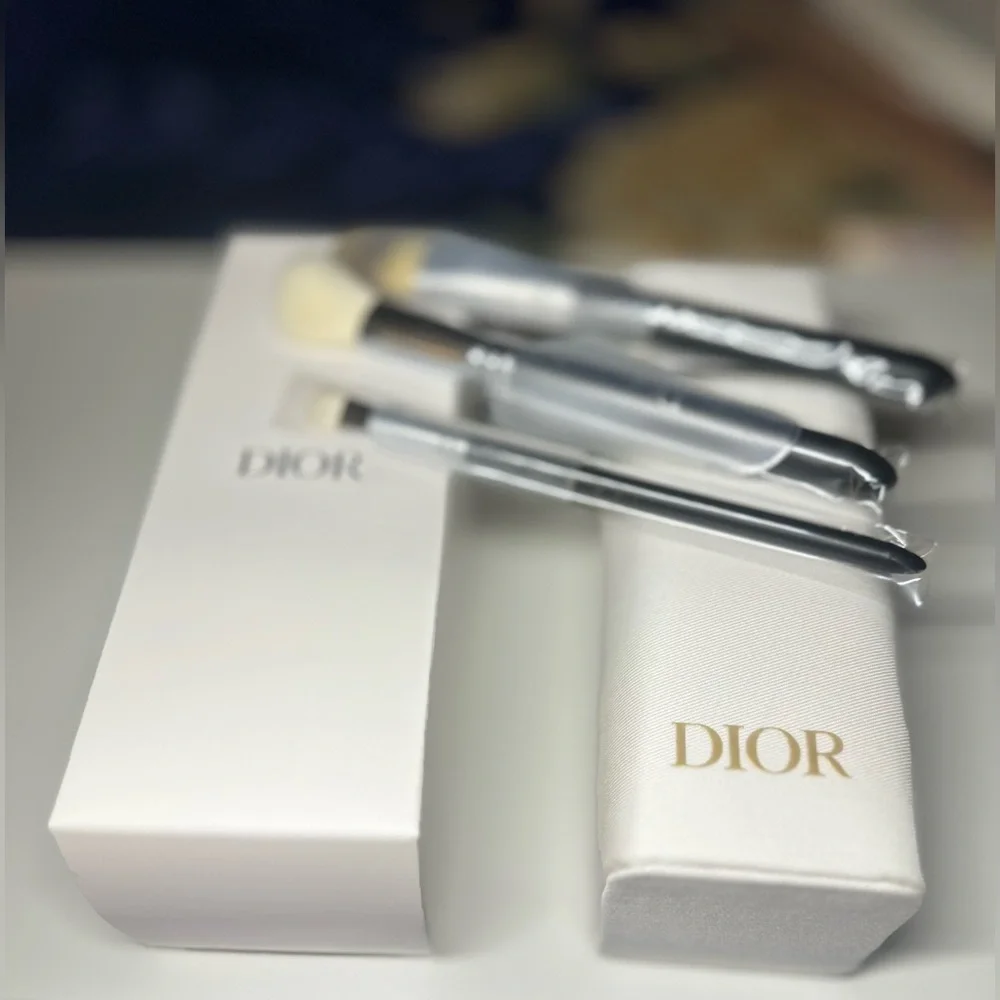 Dior Limited Edition 3 Piece Black and White Makeup Brush Set with Case NWB  GWP - Picture 11 of 15